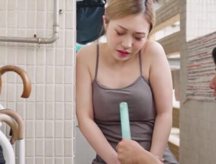 Khi mẹ chồng ra ngoài, con dâu bị mẹ chồng gợi ý